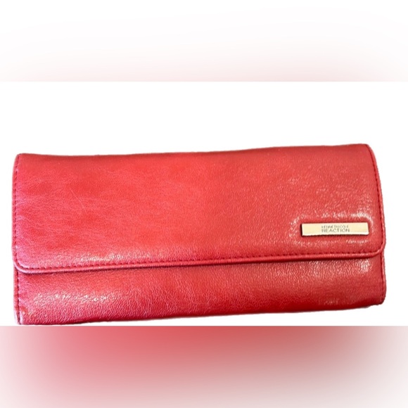 Kenneth Cole Reaction Handbags - Kenneth Cole Reaction Wallet